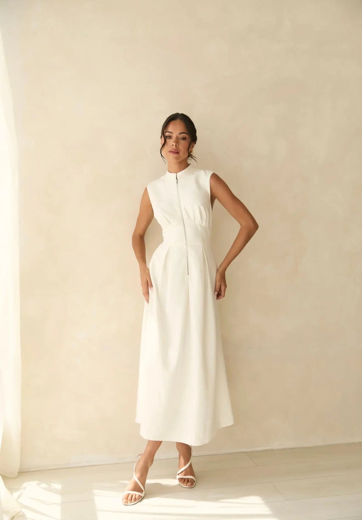 KNIGHTSBRIDGE WHITE ZIP DRESS